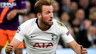 Голмайсторът и лидер на Тотнъм Хари Кейн продължава да