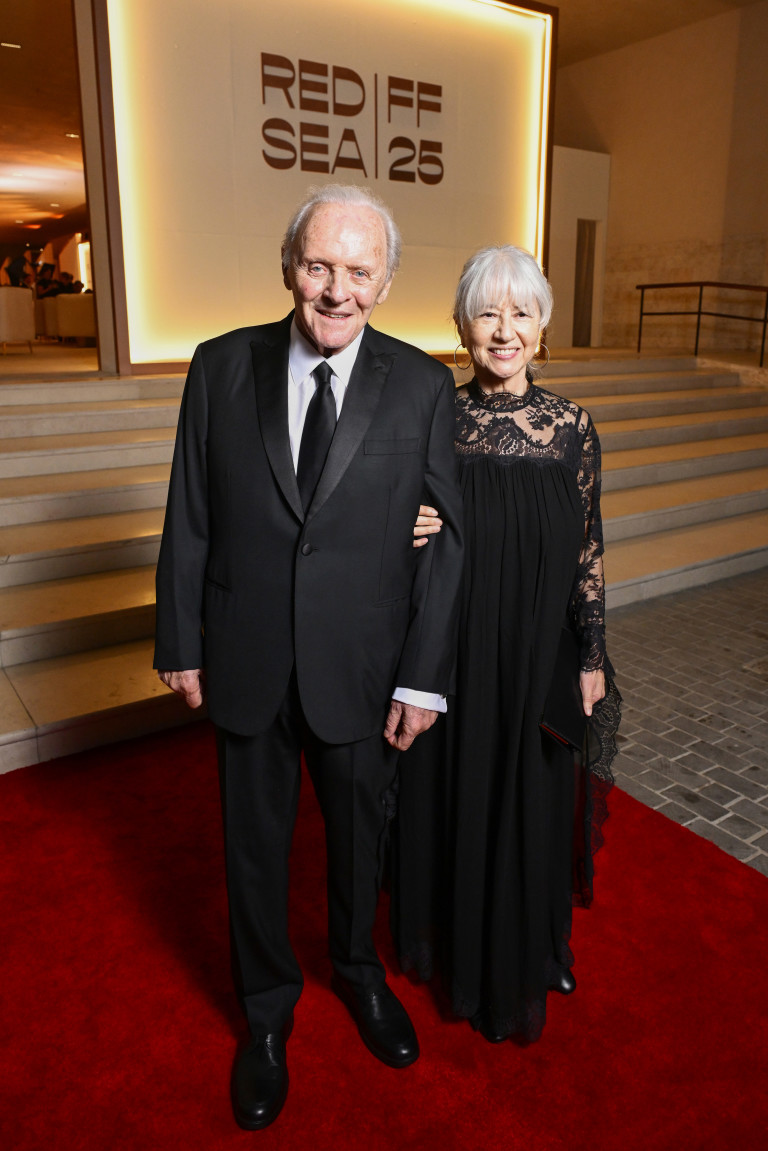 Със съпругата си Стела