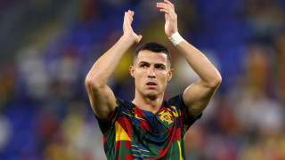 Кристиано Роналдо бе сред първите които отдадоха почитта към Краля