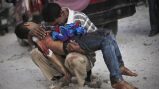 83 души загинаха при въздушна атака в Алепо, 15 са деца