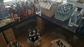 390 бутилки високоградусов алкохол с неправилно поставени бандероли откри митническа