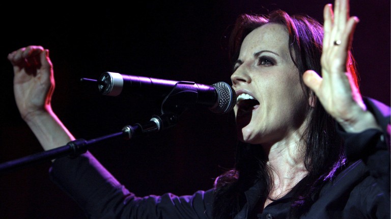 Долорес О`Риърдън, вокалът на ирландската рок група Кренбърис, е починала