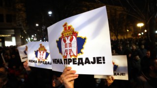 Трима участници в антиправителствен митинг проведен в Белград на 15