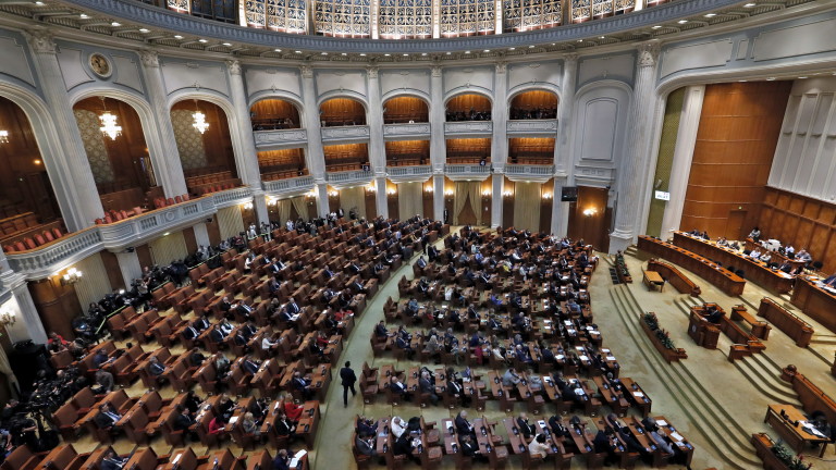 Правителството на Румъния падна при вот на недоверие