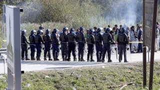 Десетки ранени и арестувани при бой между мигранти в Босна
