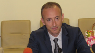 Доставят новите учебници за втори шести и осми клас между