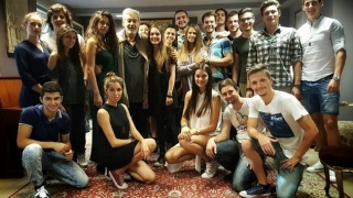 Стефан Данаилов празнува рожден ден със студенти