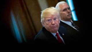 Президентът на САЩ Доналд Тръмп пита съветниците си дали да