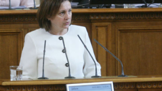 Реформите не се бавят, реформаторите отсъстват, поясни Бъчварова