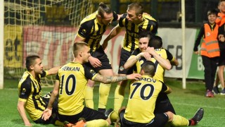 Футболисте на Ботев проведоха тонизираща тренировка днес към която се