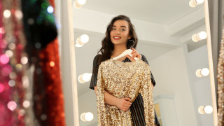 Дрехите с пайети бродерии или деликатни апликации винаги внасят много