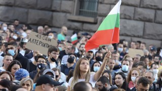 За шести пореден ден се провеждат протести в София и