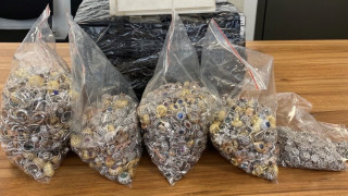 Митничари са задържали малко над 12 килограма сребърни накити на