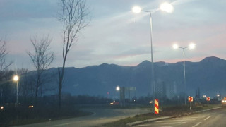 Монтираха енергоефективно LED осветление на кръговото кръстовище на обходния път