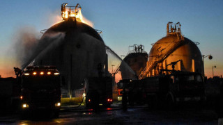 Пожар е възникнал в голяма петролната рафинерия на Лукойл във