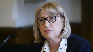 Министърът на правосъдието Цецка Цачева не може да отговори утвърдително