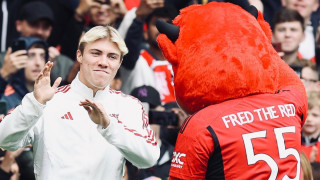 Мениджърът на Манчестър Юнайтед заяви че новото попълнение Расмус Хойлунд още не