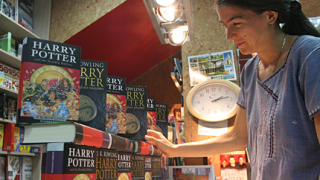 Последна 7-а книга за "Хари Потър" бе пусната в продажба