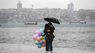 Истанбул беше ударен от мощна дъждовна буря при което е