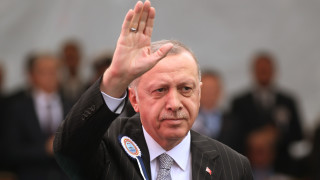 Турският президент Реджеп Ердоган пристигна в Тунис на изненадващо посещение за