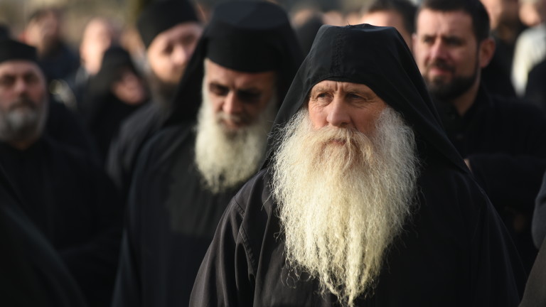 Черногорският парламент подкрепи противоречивия закон за религиозните сдружения, който предизвика