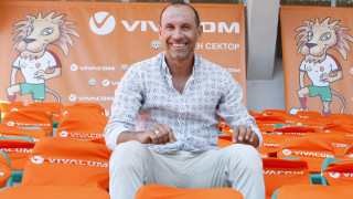 Бившият национал Мартин Петров който вече се изявява като футболен