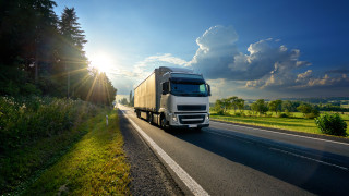Дялът на товарите, транспортирани по пътищата в Европейския съюз (около