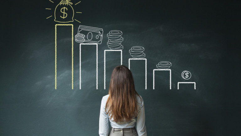 Делът на потребителите с просрочени кредити в България се свива с над 10%