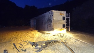 Камион разпиля каси с бира край село Бараково съобщи bTV Изведнъж