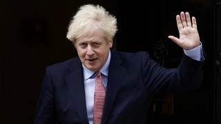 Британският премиер Борис Джонсън е готов да обещае че всеки