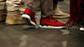 Adidas отчете загуба за четвъртото тримесечие и намали дивидента си