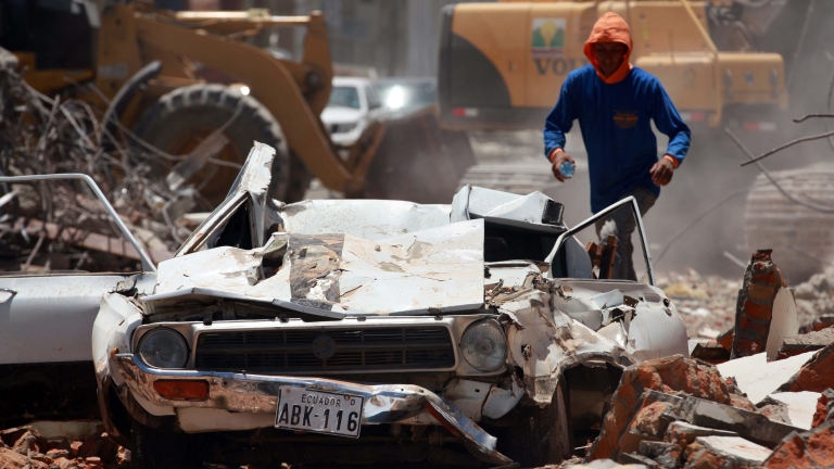 Загиналите при земетресението в Еквадор вече са 525
