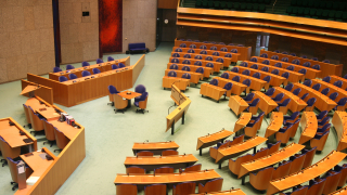 Правителството на Холандия изгуби мнозинството си в парламента след като