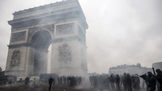 Хиляди се събраха във френската столица Париж на поредното недоволство