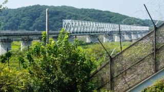 Севернокорейски войник е дезертирал в Южна Корея съобщава Ройтерс По информация