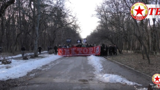 Впечатляващо шествие на "червените" фенове към "Арена Армеец" (ВИДЕО)