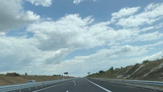 Движението между 66 ти и 69 ти км на магистрала Тракия ще