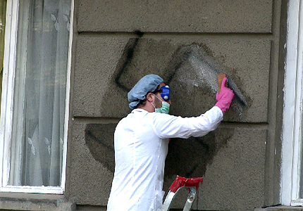 Ученици с акция по почистване на графити