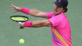 Поставеният под №1 Джон Иснър се класира за четвъртфинал на