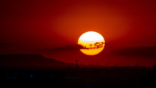 Слънчево и горещо 