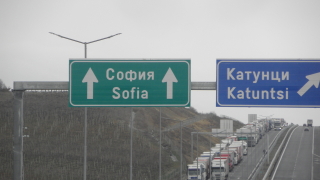 Блокадата и контраблокадата на границата ни с Гърция се запазва