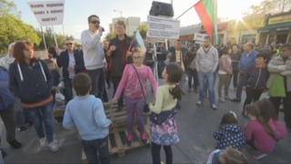 Жителите на "Красна поляна" отново блокираха улици в квартала