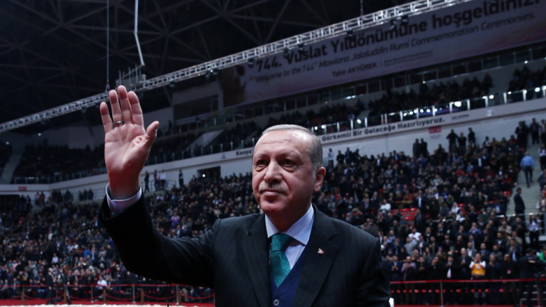 В Турция уволниха по спешност над 2 700 души  