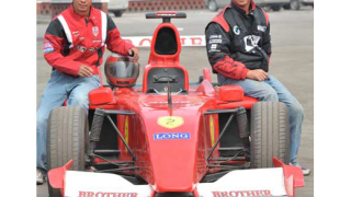 Фермери построиха болид от тенджери и колела