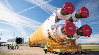 НАСА започва да изпитва мегаракетата си