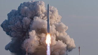 Южна Корея изстреля първата домашно разработена космическа ракета