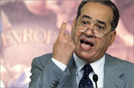 Министърът на вътрешните работи Джузепе Пизану свързан в скандала за уредени мачове в Италия