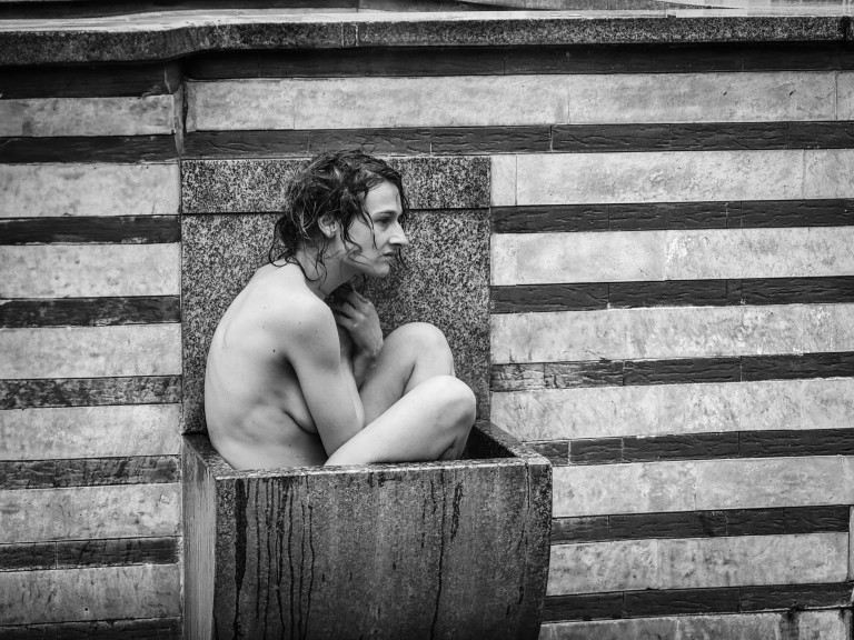 В центъра на банята - Мариян Томов