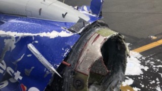 Самолет на Southwest Airlines кацна с един двигател