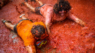 "Ла Томатина" - най-мръсният фестивал в света (СНИМКИ)